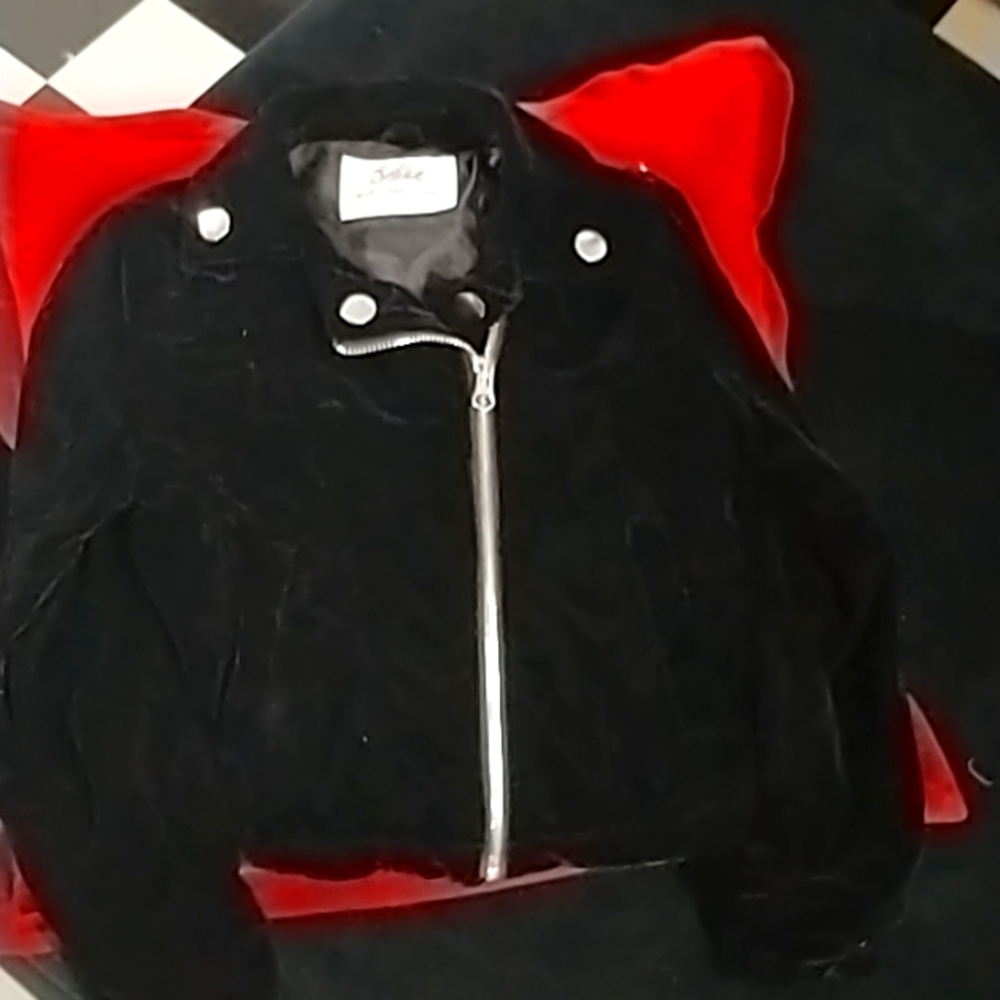 Beautiful black velvet jacket - size 6/7